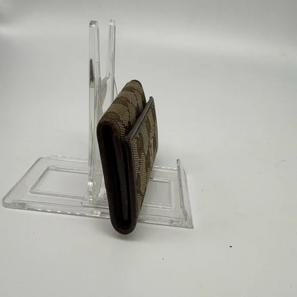 Gucci Monogram 6 Key Holder - Picture 4 of 8